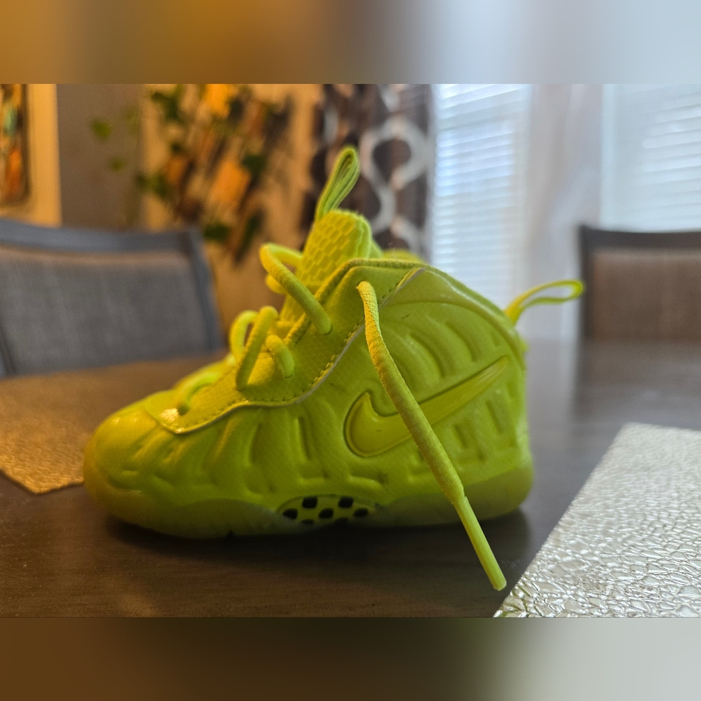 Nike Foamposite toddler 6c neon lime
